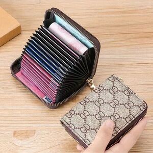 Accordion style RFID blocking wallet/credit card holder.